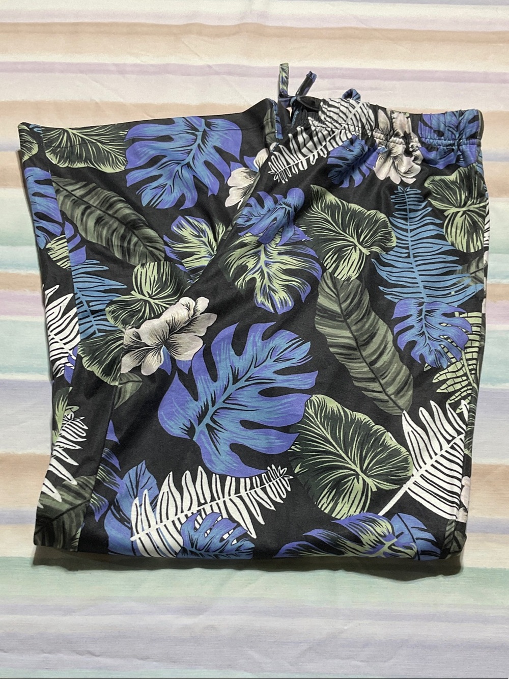 Wiholl Size M Wide Leg Tropical Print Pants in Black with Blue & Green Leaves
